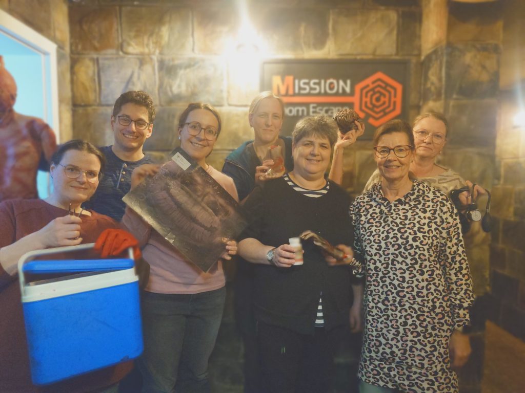 Das aktuelle Bild hat keinen Alternativtext. Der Dateiname ist: Teambuilding-Dr.-Romanov-scaled.jpg